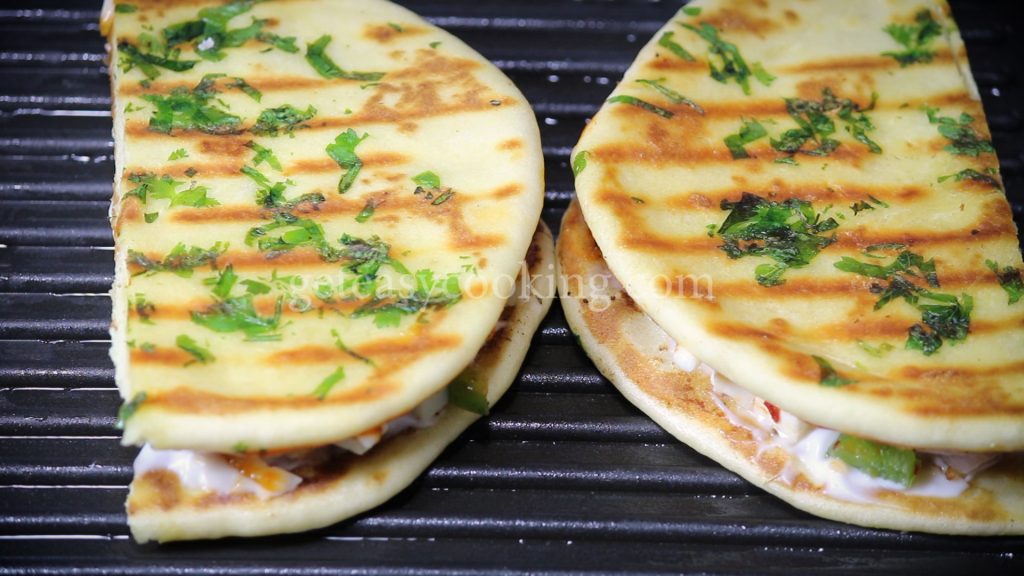 How to make Kulcha Sandwich